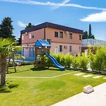 In Pula With Pool Near Arena Villa *