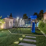 Villa In Pula With Pool Near Arena Valtura