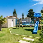 In Pula With Pool Near Arena *