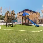 Villa In Pula With Pool Near Arena Valtura