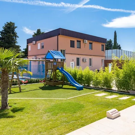 In Pula With Pool Near Arena Villa *