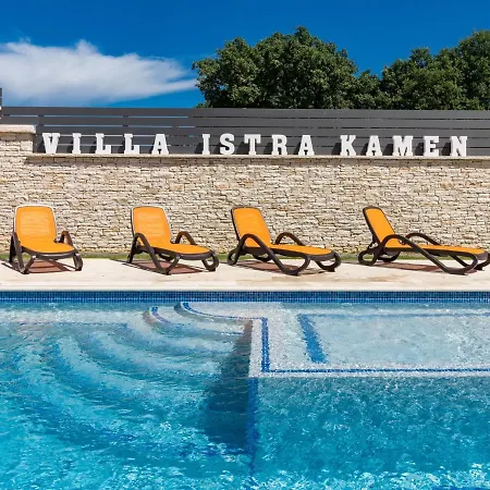 Spacious With Pool And Bubble Bath In Pula Villa *