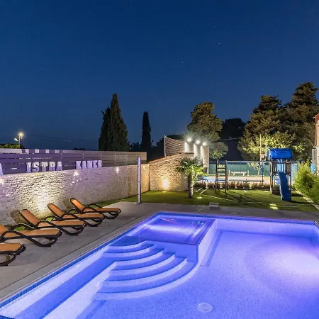 In Pula With Pool Near Arena Villa *