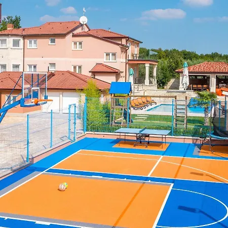 Spacious With Pool And Bubble Bath In Pula * Valtura