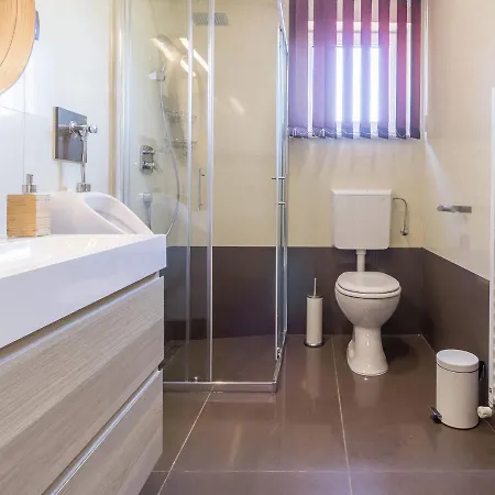 Spacious With Pool And Bubble Bath In Pula Villa Valtura