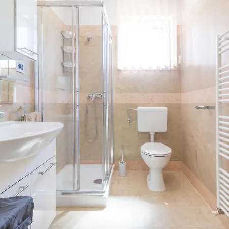 Spacious With Pool And Bubble Bath In Pula