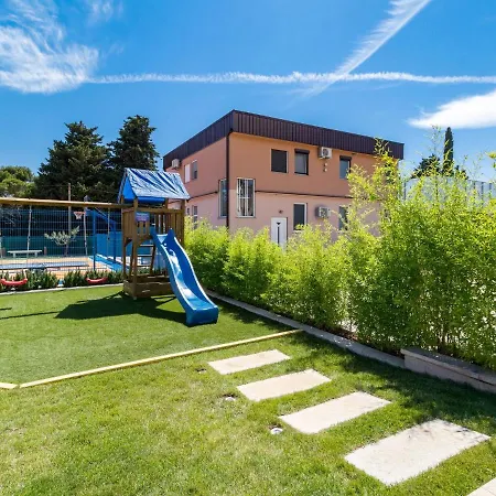Villa In Pula With Pool Near Arena