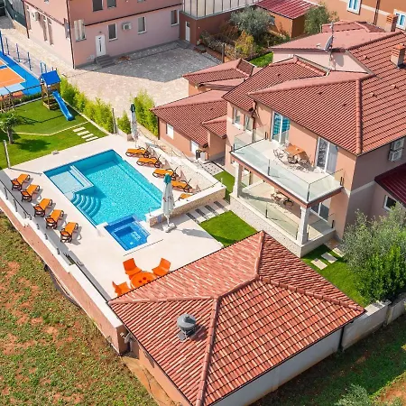 Villa In Pula With Pool Near Arena *