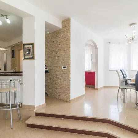 In Pula With Pool Near Arena Villa