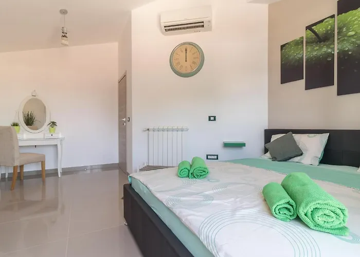 In Pula With Pool Near Arena Villa