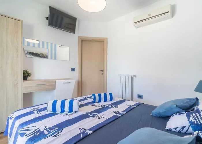 Villa In Pula With Pool Near Arena