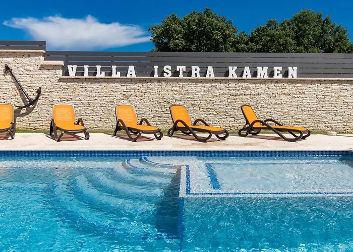 In Pula With Pool Near Arena Villa *