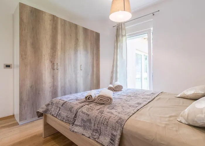 Villa In Pula With Pool Near Arena