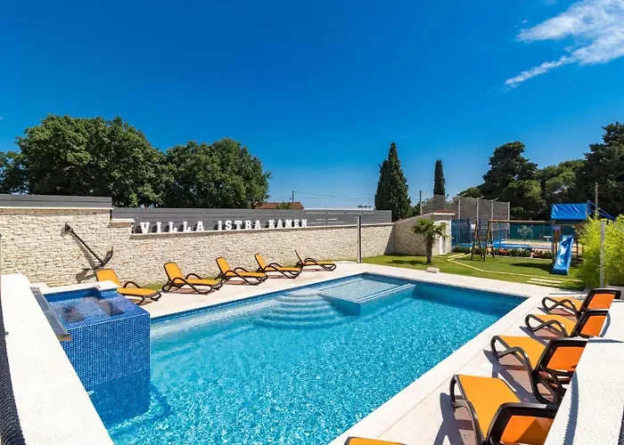 In Pula With Pool Near Arena Villa *