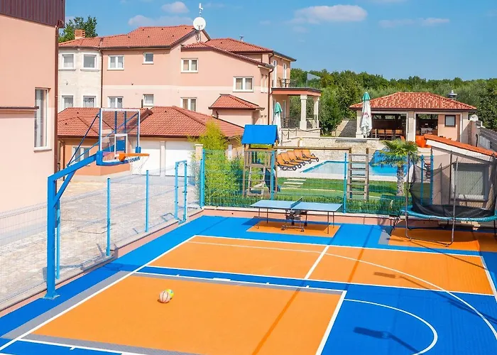 In Pula With Pool Near Arena * Valtura