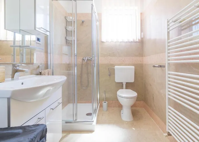 In Pula With Pool Near Arena