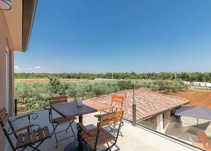 In Pula With Pool Near Arena * Valtura