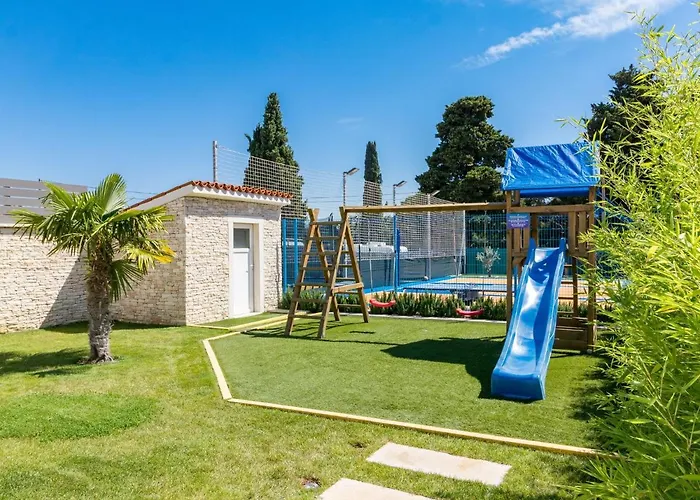 In Pula With Pool Near Arena *