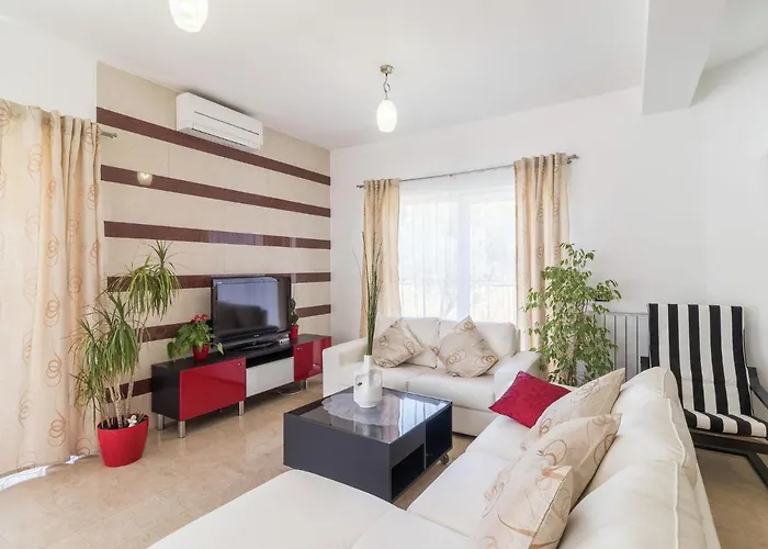 In Pula With Pool Near Arena *