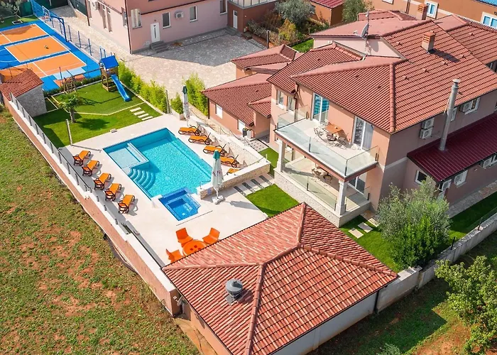 Villa In Pula With Pool Near Arena *