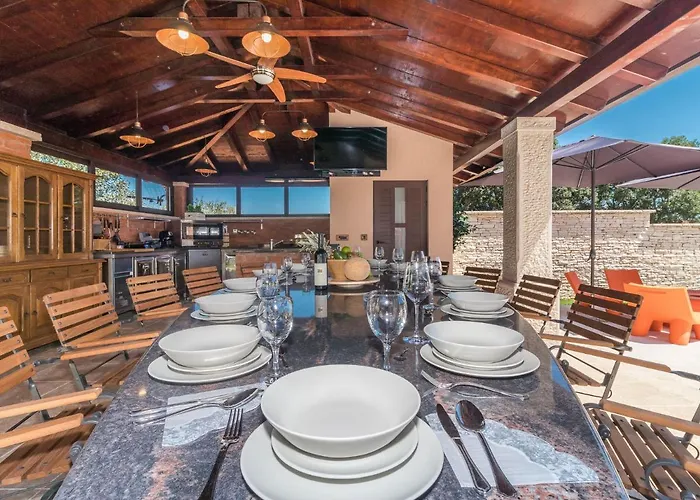 In Pula With Pool Near Arena Villa *