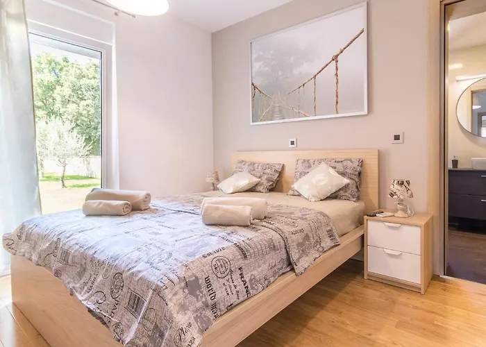 In Pula With Pool Near Arena Villa Valtura