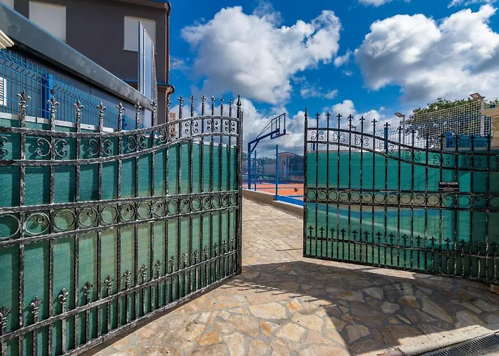 In Pula With Pool Near Arena Villa *